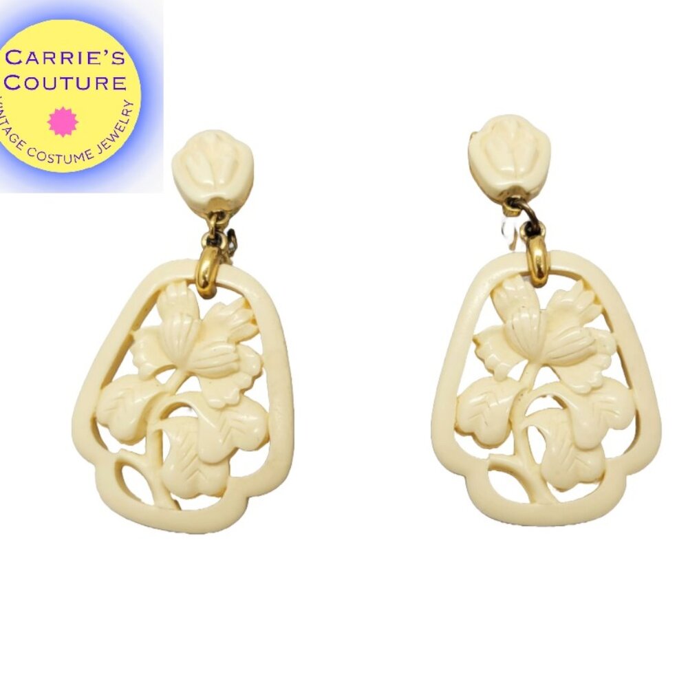 Vintage 1970s Trifari Lucite Flower Drop Clip Earrings